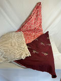 Assorted decorative round tablecloth’s. - thumbnail 1 of 6