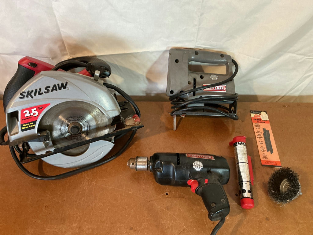 Power tools and accessories collection - image 1 of 8