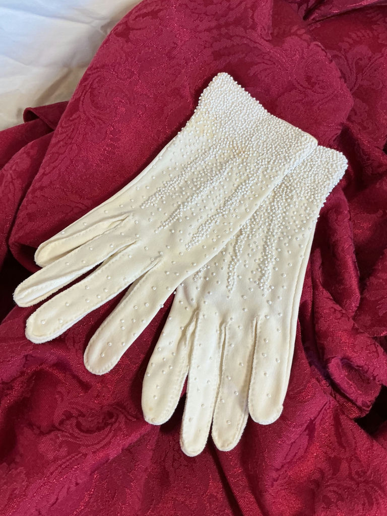 Vintage gloves and handkerchief. - image 2 of 8