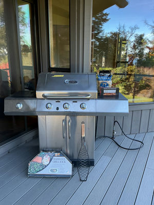 Char-Broil RED gas grill with smoker box, grill rack and smoking chips - Image 1 of 10