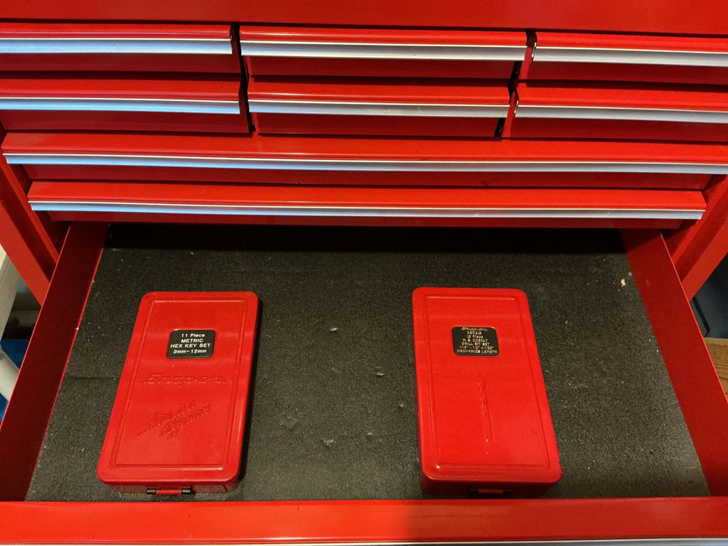 Snap-on red tool chest with drawers and assorted hand tools - image 7 of 10