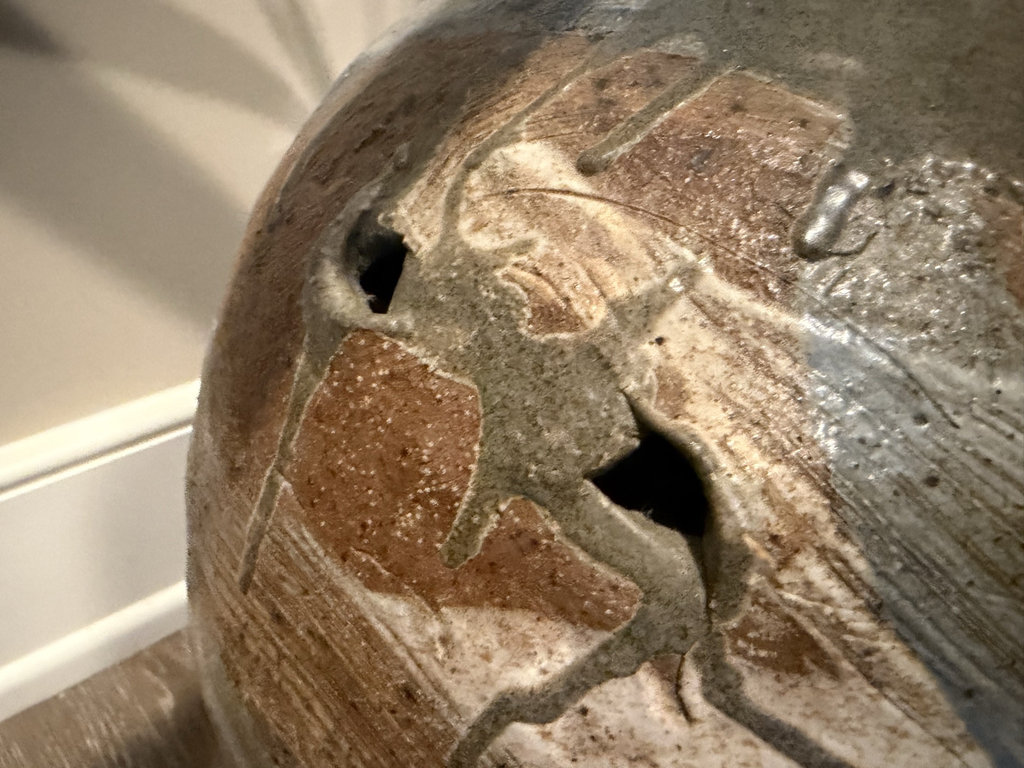 Ceramic vase with dried reeds.  - image 5 of 8