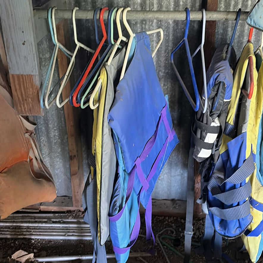 Life jackets and boating gear - image 4 of 7