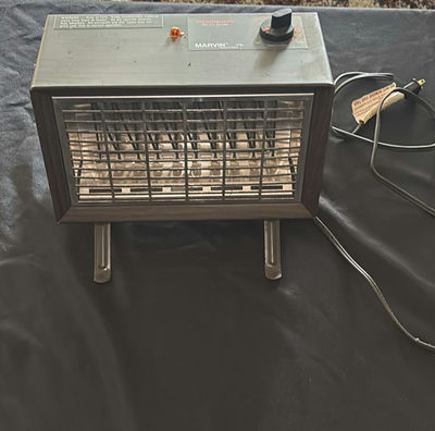 Collection of portable electric space heaters - Image 1 of 11