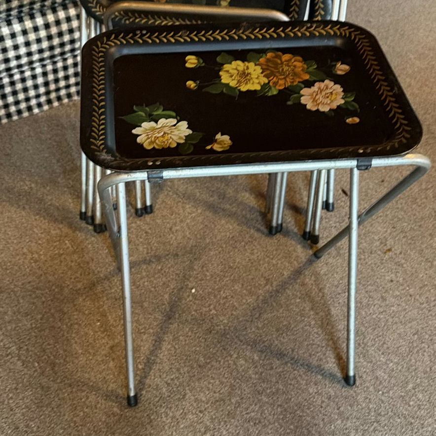 Vintage folding chairs with floral-printed seats and wood-pattern backs - image 4 of 8