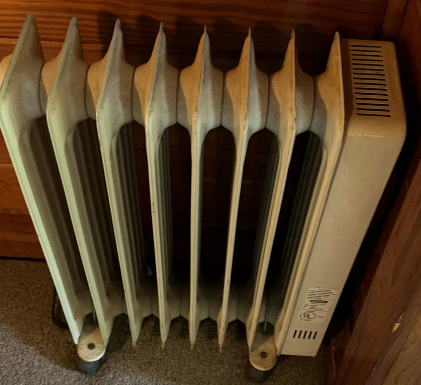 DeLonghi The Incredible Heat Machine oil-filled radiator space heater - image 1 of 5