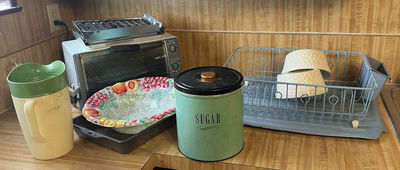 Assorted kitchenware and small appliances - Image 1 of 10