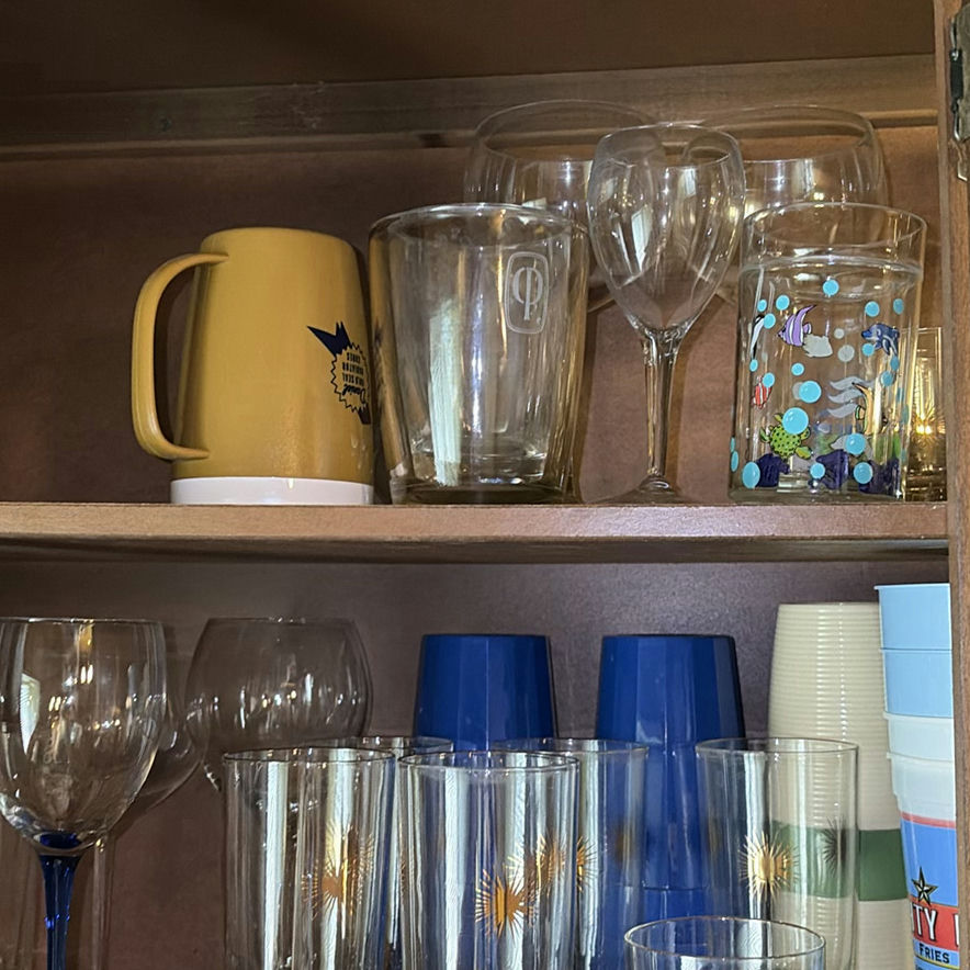 Assorted drinkware - image 8 of 10