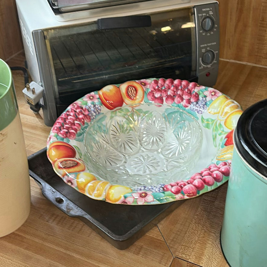 Assorted kitchenware and small appliances - image 4 of 10