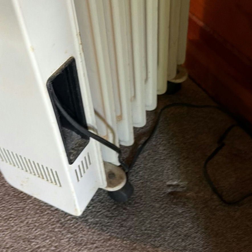 DeLonghi The Incredible Heat Machine oil-filled radiator space heater - image 4 of 5