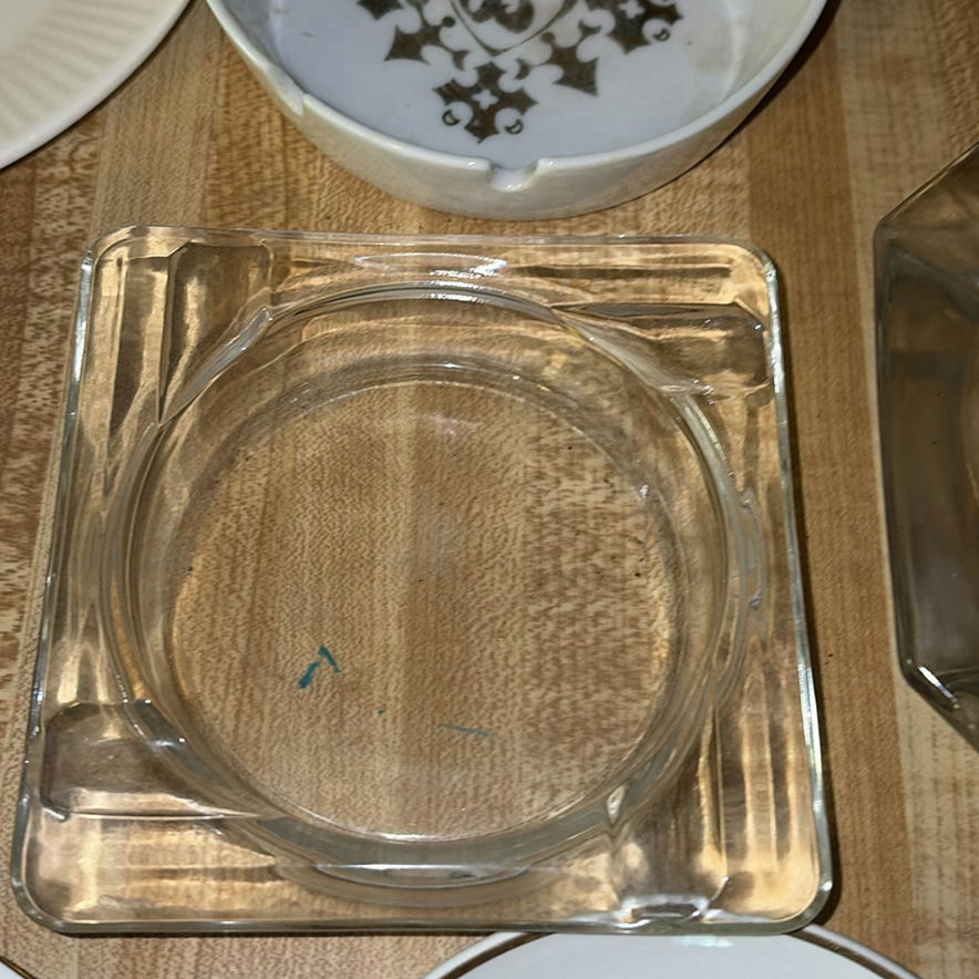 Hotel-branded ceramic tableware and ashtrays - image 10 of 12