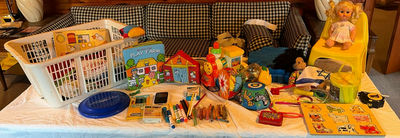 Assorted children's toys and art supplies - Image 1 of 7