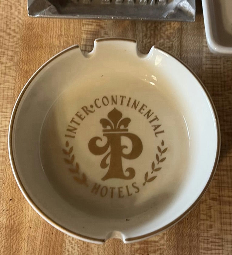 Hotel-branded ceramic tableware and ashtrays - image 2 of 12