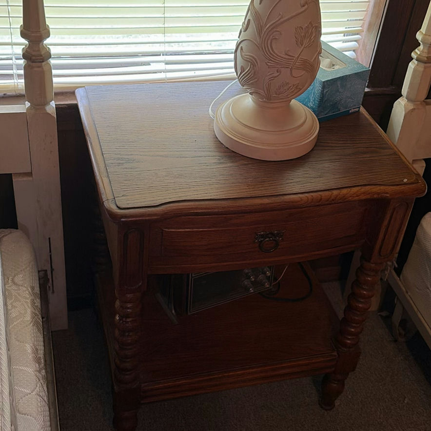 End table with ornate lamp and vintage radio - image 6 of 7