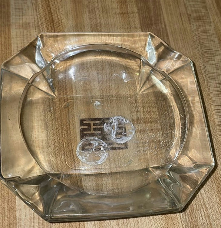 Hotel-branded ceramic tableware and ashtrays - image 9 of 12