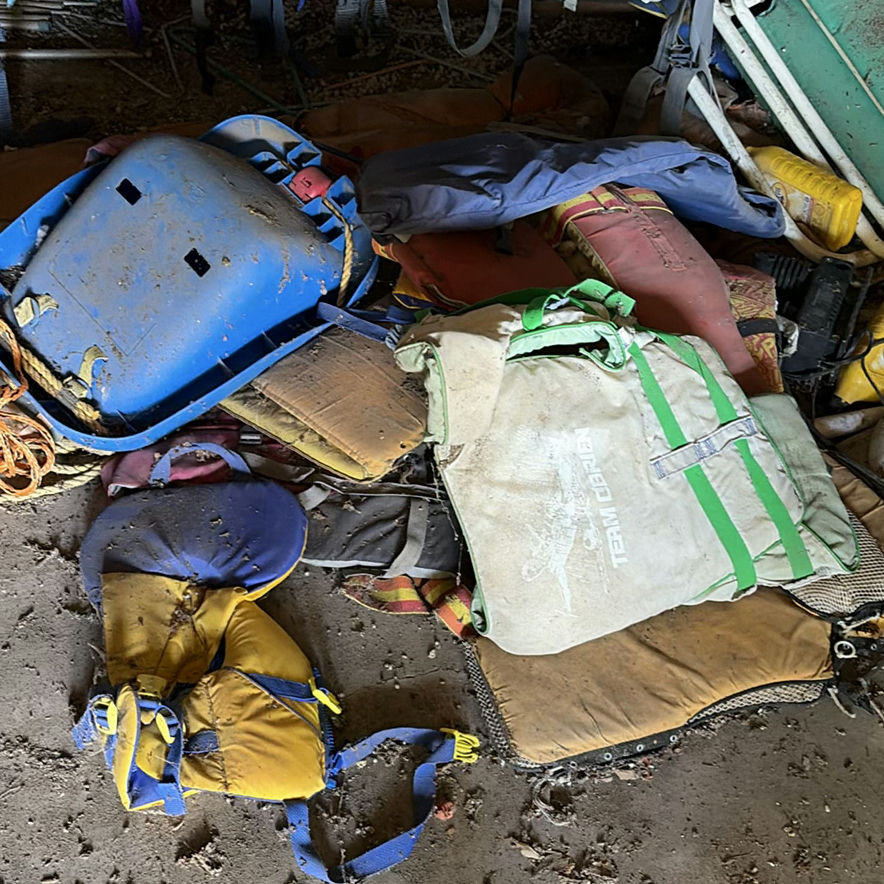 Life jackets and boating gear - image 2 of 7