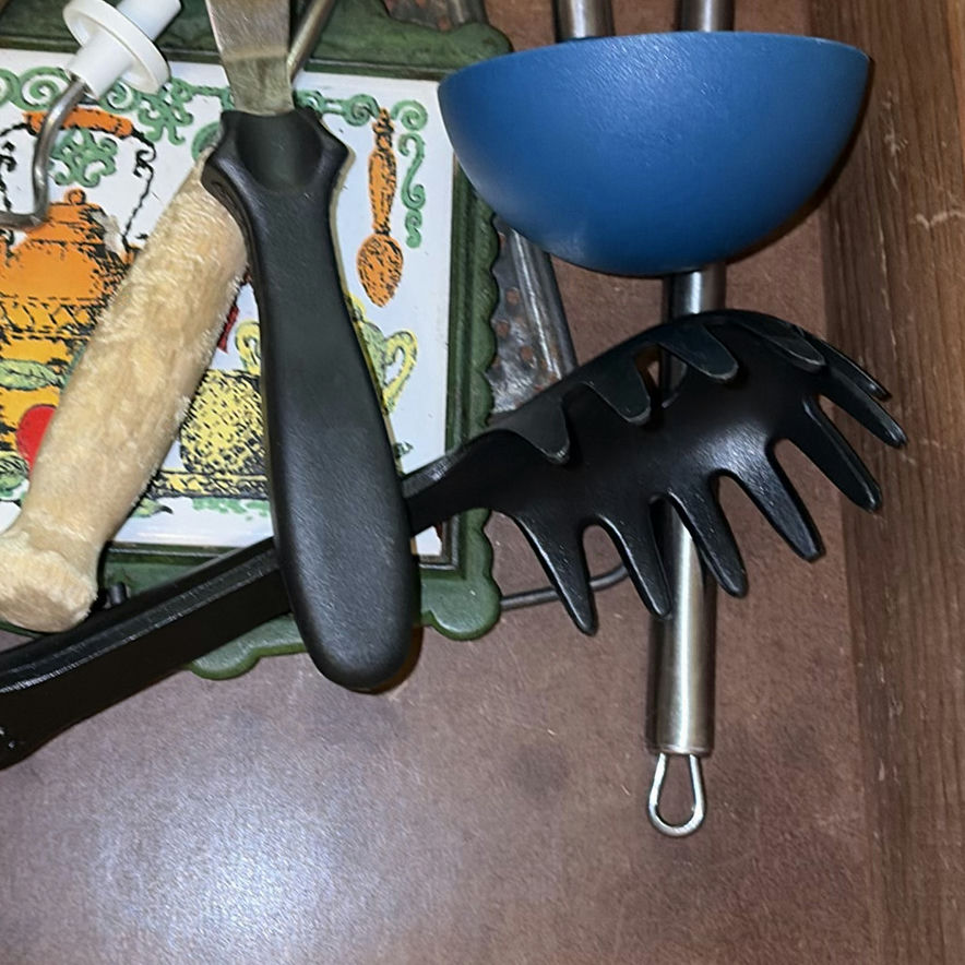 Assorted Kitchen Utensils - image 3 of 5