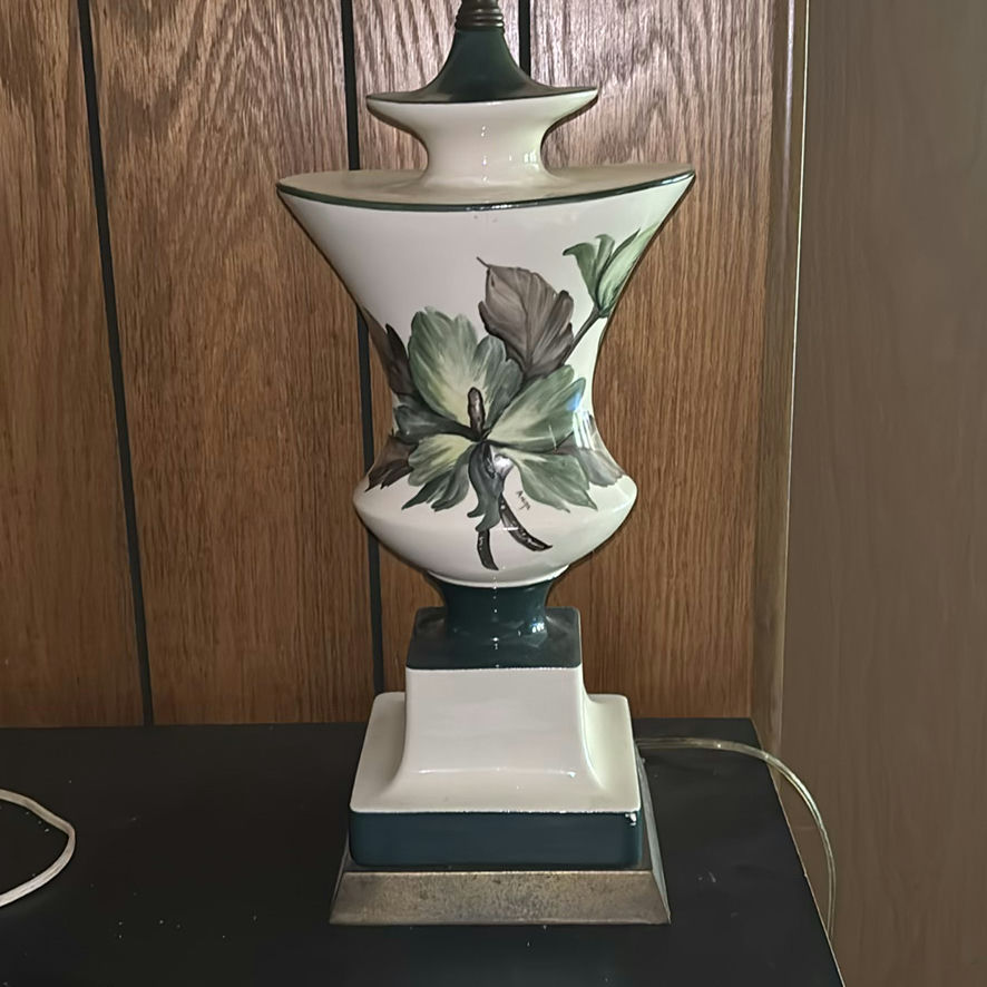 Vintage 12-Inch Oscillating Fan and Ceramic Table Lamp - image 5 of 6