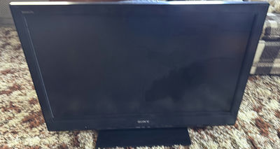 Sony KDL-40S3000 40-inch LCD TV - Image 1 of 6