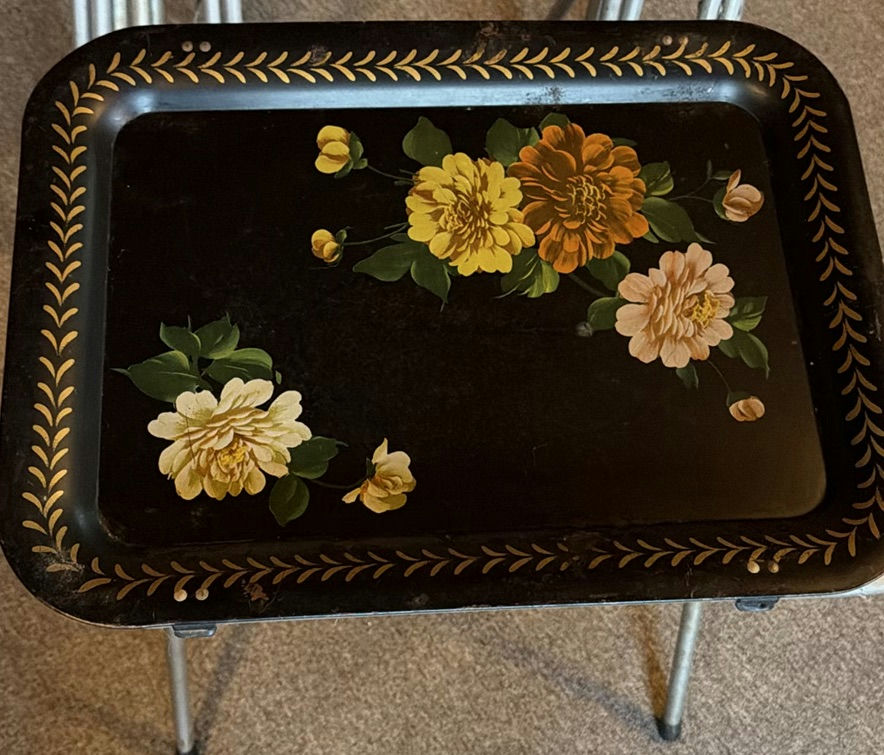 Vintage folding chairs with floral-printed seats and wood-pattern backs - image 2 of 8