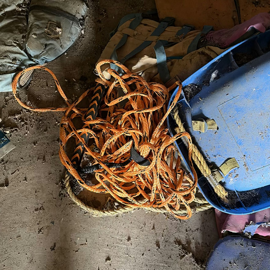 Life jackets and boating gear - image 3 of 7