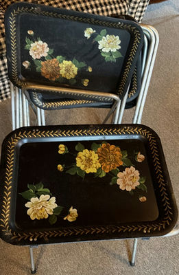 Vintage folding chairs with floral-printed seats and wood-pattern backs - Image 1 of 8