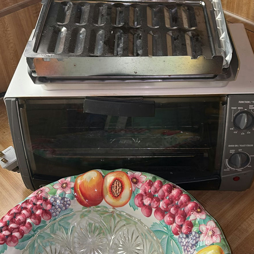 Assorted kitchenware and small appliances - image 7 of 10