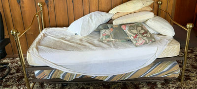 Brass daybed frame with mattress and pillows - Image 1 of 6