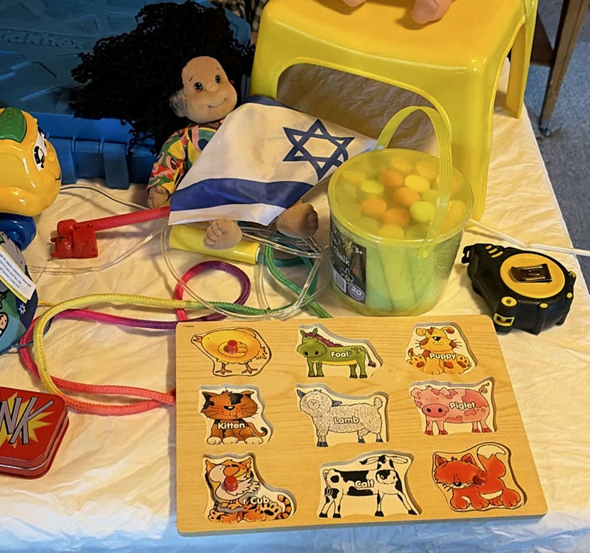 Assorted children's toys and art supplies - image 2 of 7