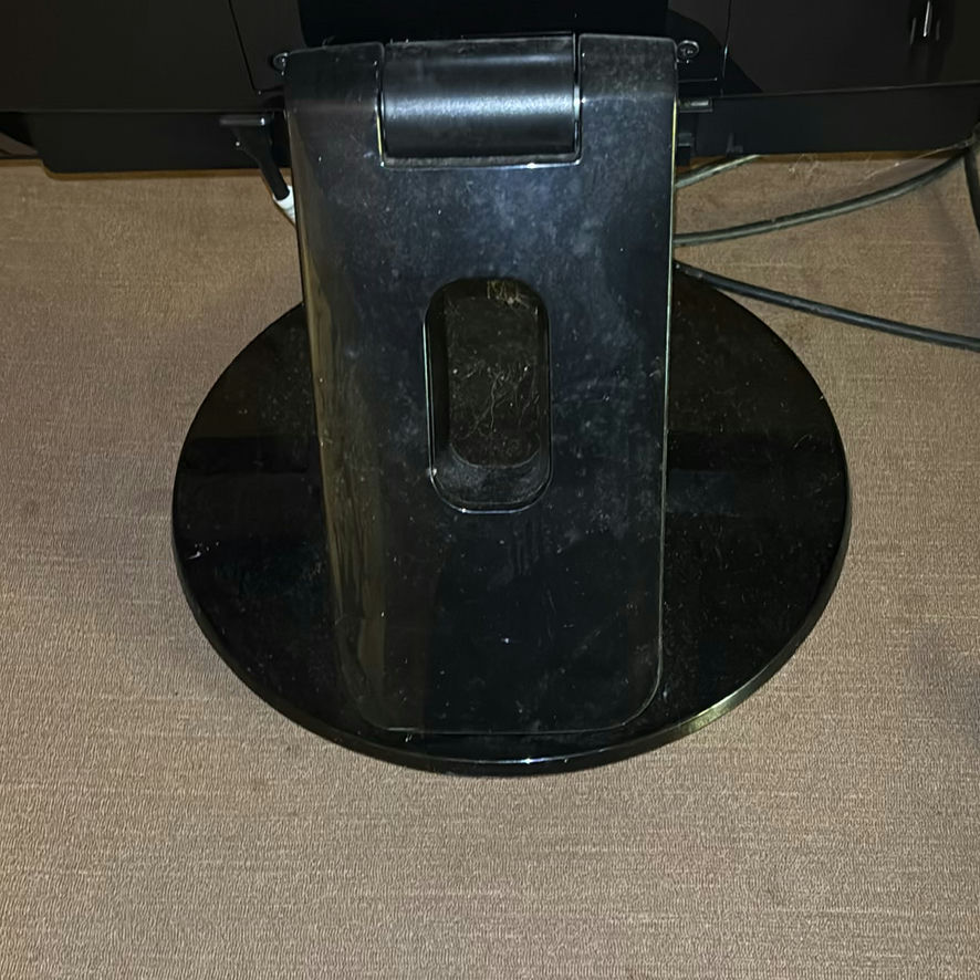 Dell Computer Monitor on Round Stand - image 5 of 5