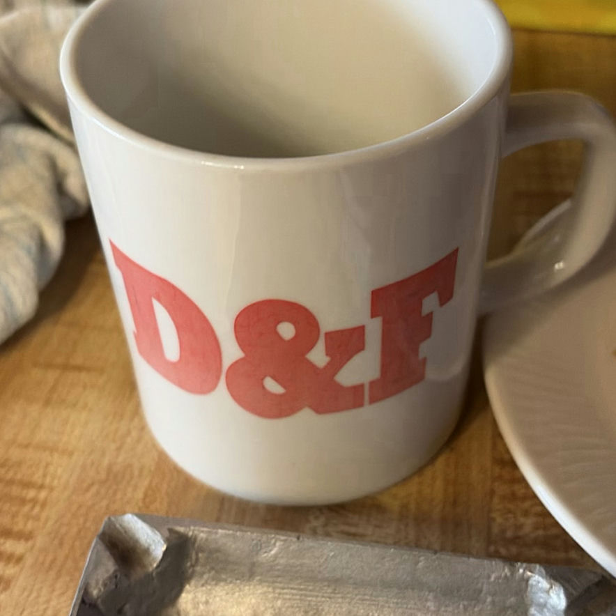 Hotel-branded ceramic tableware and ashtrays - image 4 of 12