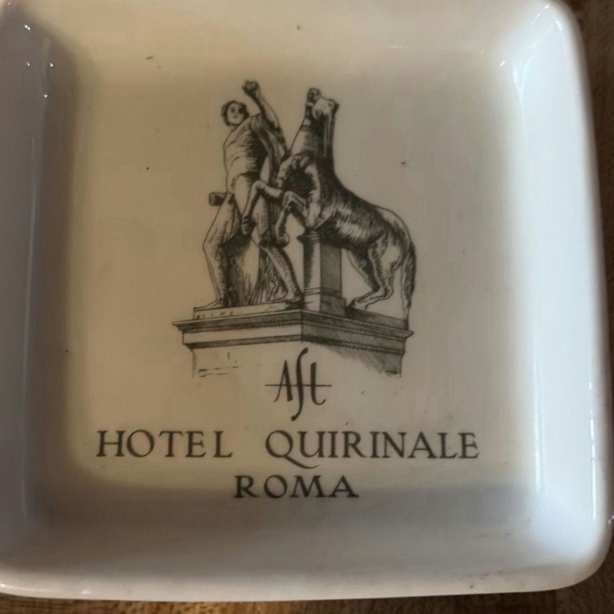 Hotel-branded ceramic tableware and ashtrays - image 5 of 12
