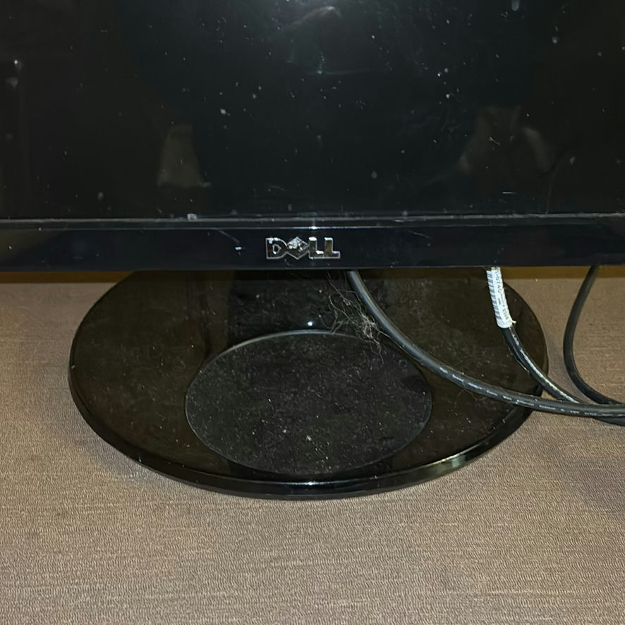 Dell Computer Monitor on Round Stand - image 2 of 5