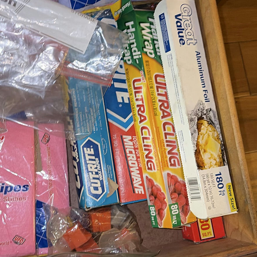 Assorted kitchen wraps and wipes - image 3 of 4